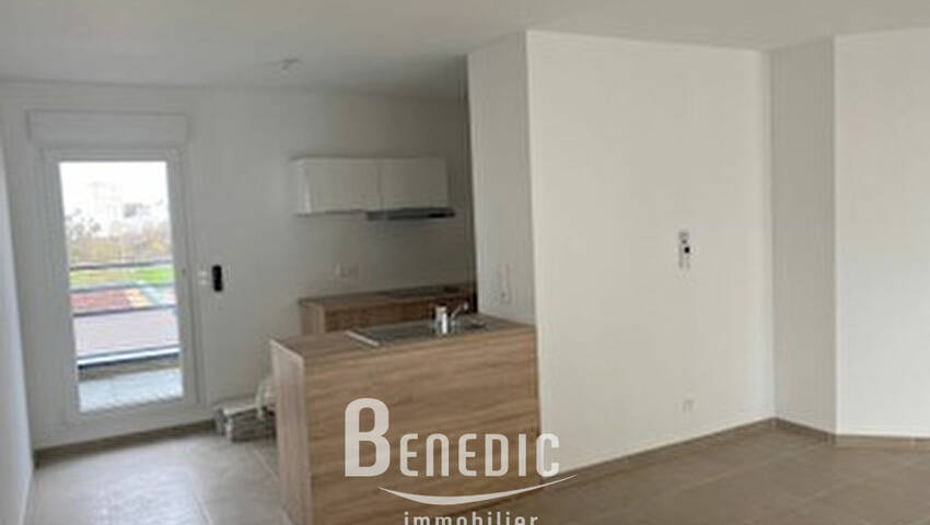 42180753a - Attribut alt par défaut.