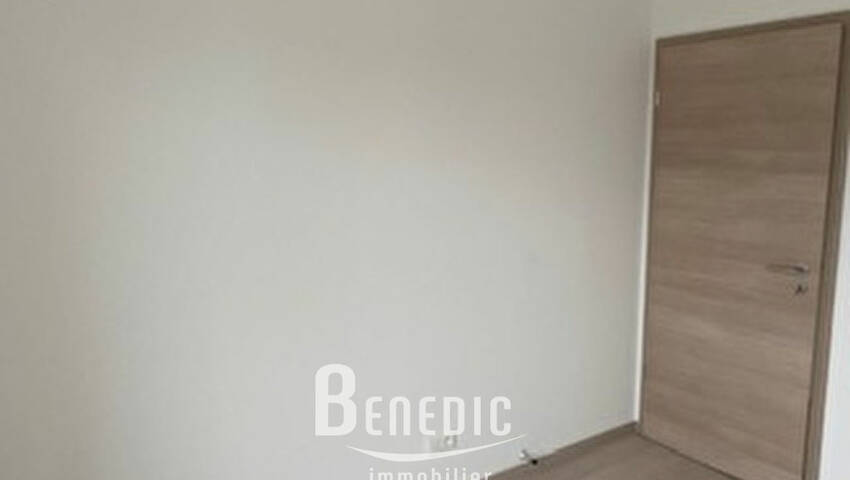 42180753g - Attribut alt par défaut.