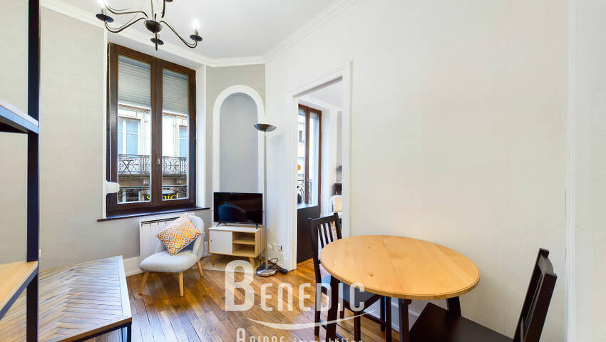 41056450b - Attribut alt par défaut.