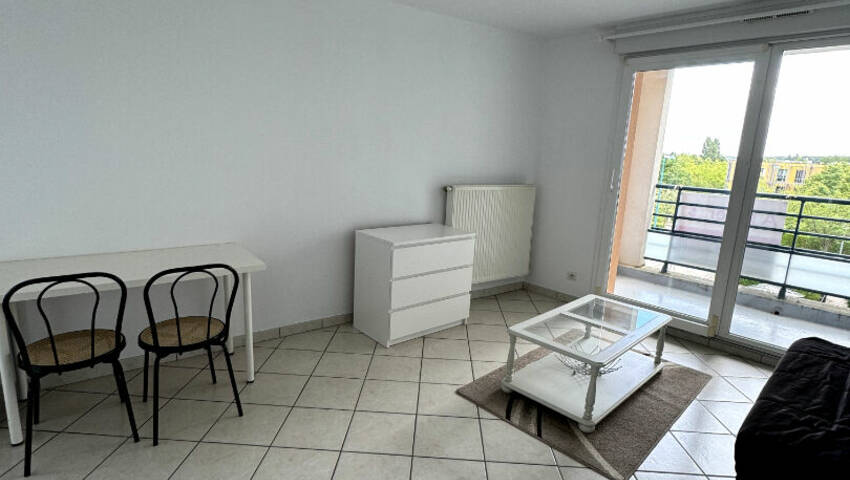 4254066b - Attribut alt par défaut.