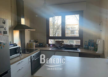 4254894a - Attribut alt par défaut.