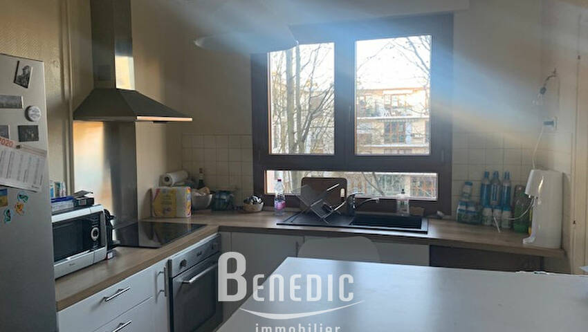 4254894a - Attribut alt par défaut.