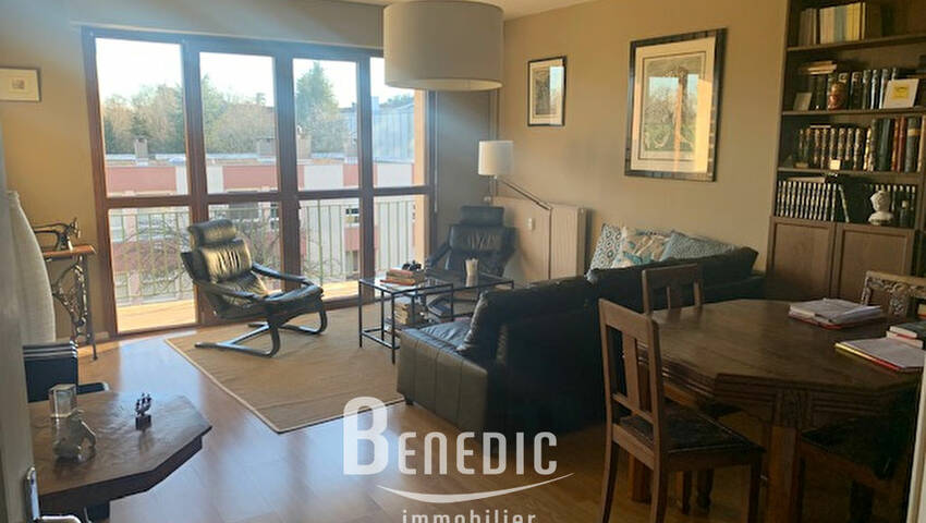 4254894b - Attribut alt par défaut.