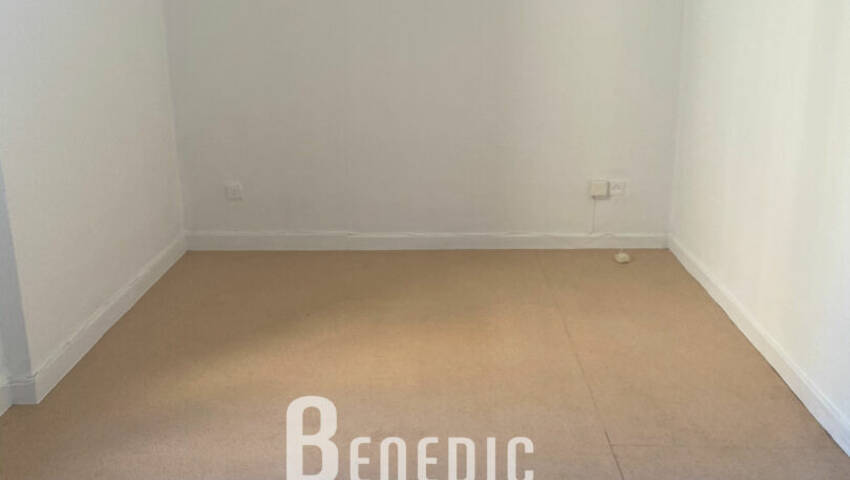 4255470a - Attribut alt par défaut.