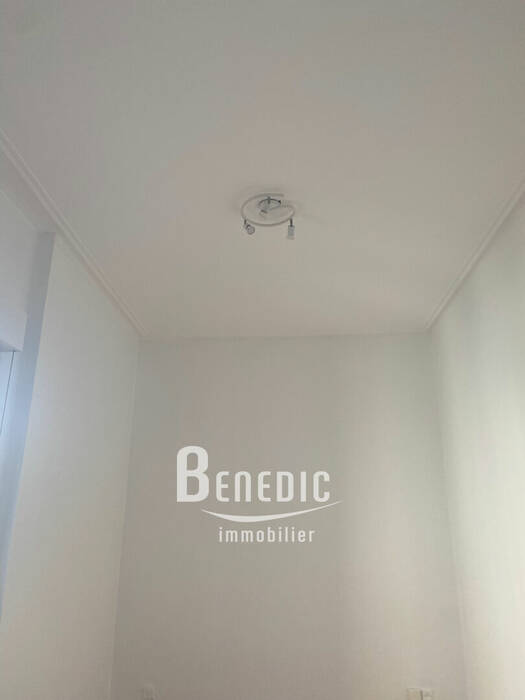 4255470b - Attribut alt par défaut.