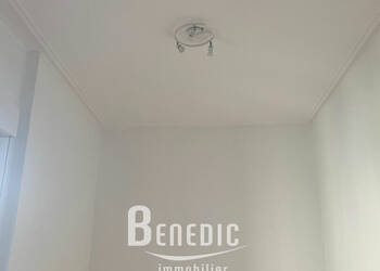 4255470b - Attribut alt par défaut.