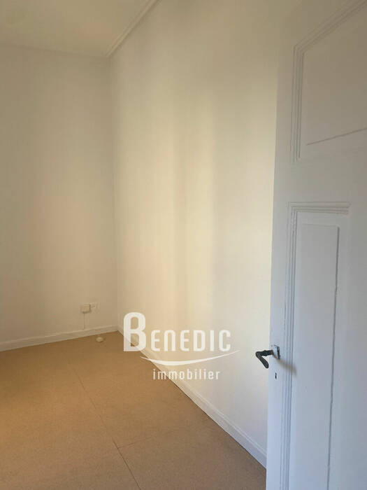 4255470c - Attribut alt par défaut.