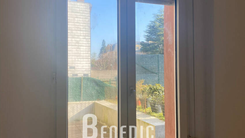 4255470d - Attribut alt par défaut.