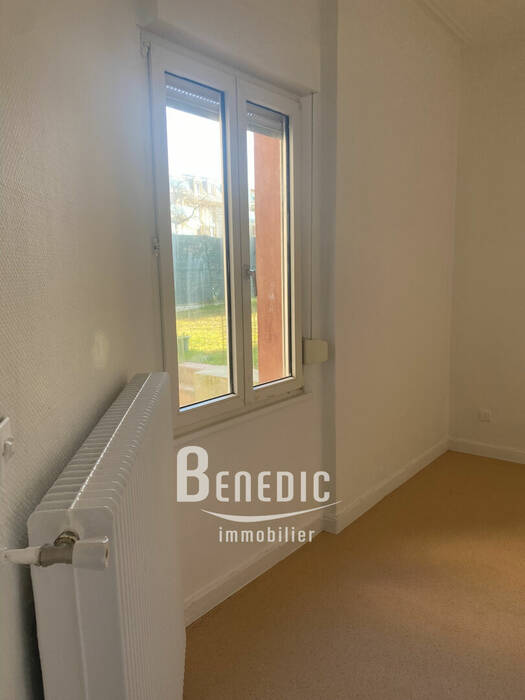 4255470g - Attribut alt par défaut.