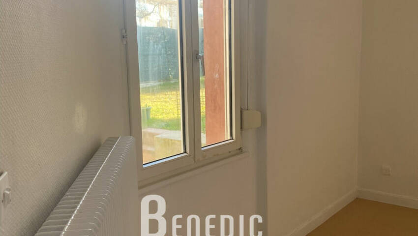 4255470g - Attribut alt par défaut.