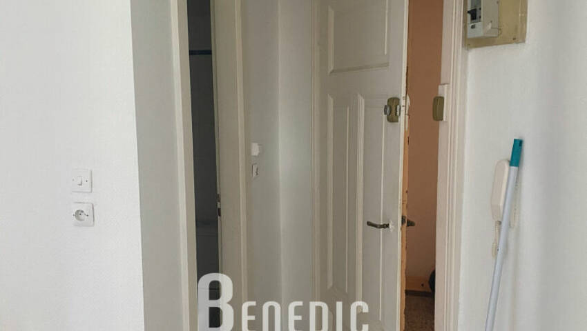 4255470n - Attribut alt par défaut.