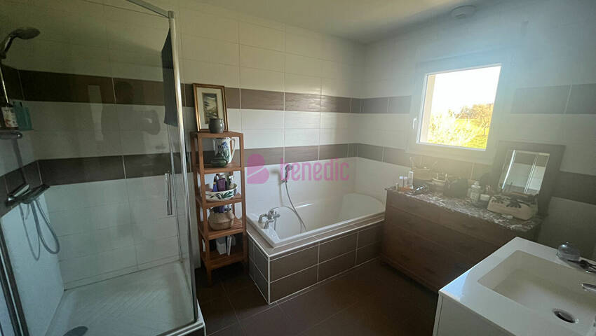 5610446k - Attribut alt par défaut.