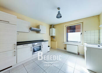 44594143b - Attribut alt par défaut.