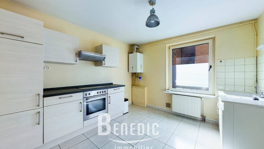 44594143b - Attribut alt par défaut.