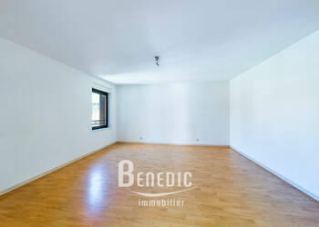 44594143c - Attribut alt par défaut.