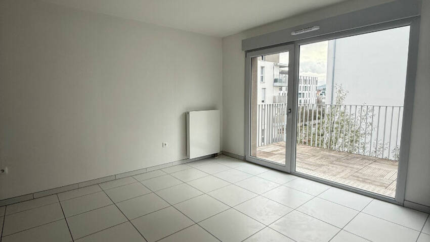 44702003b - Attribut alt par défaut.