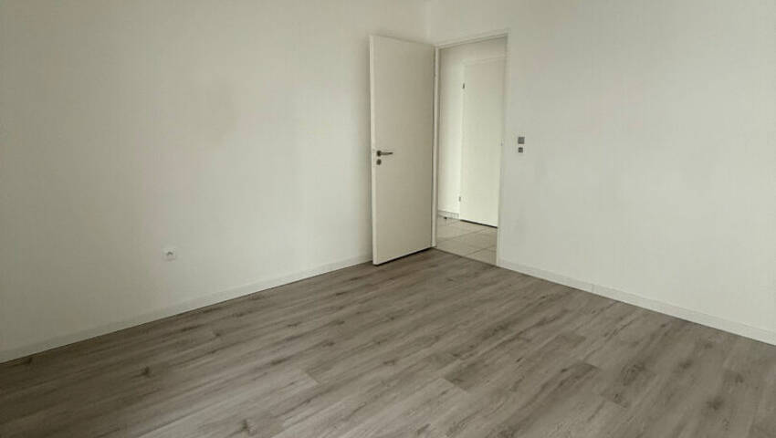 44702003e - Attribut alt par défaut.