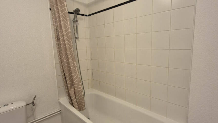 4246563e - Attribut alt par défaut.