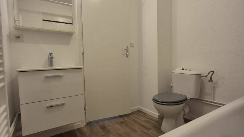 4246563m - Attribut alt par défaut.