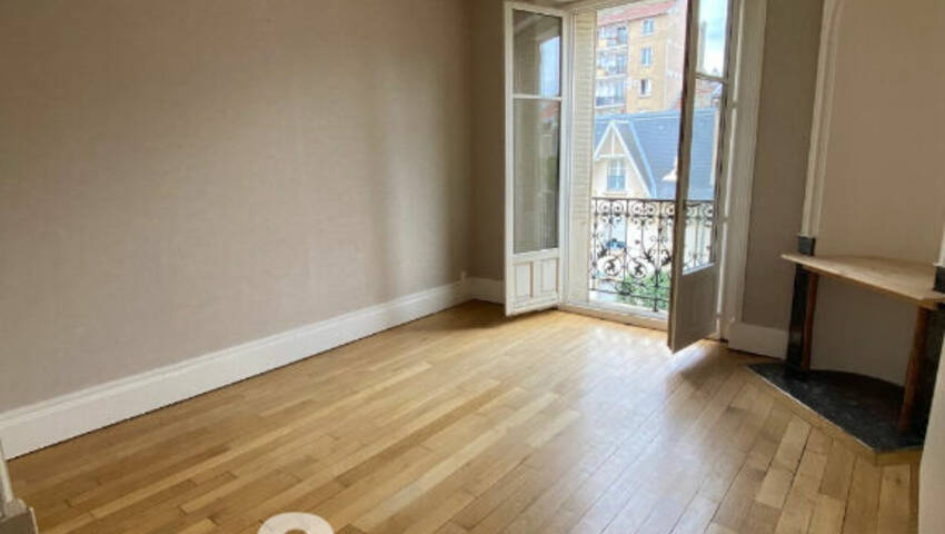 22247108b - Attribut alt par défaut.