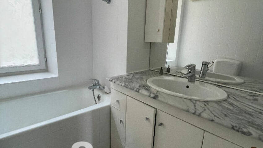 4254921l - Attribut alt par défaut.