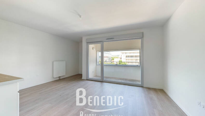 45644322b - Attribut alt par défaut.