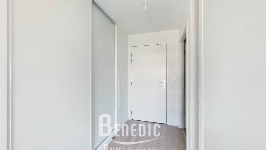 45644322c - Attribut alt par défaut.