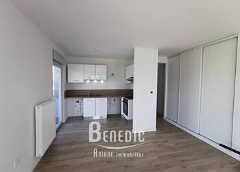 45589354a - Attribut alt par défaut.