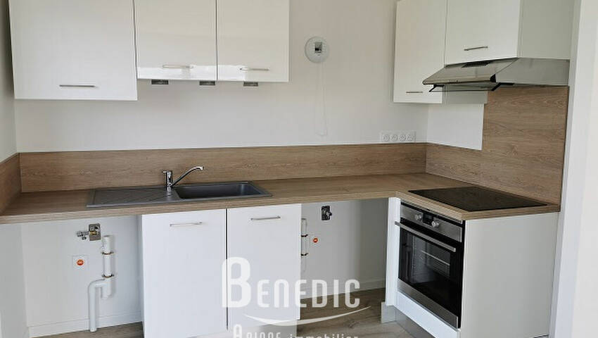 45589354c - Attribut alt par défaut.