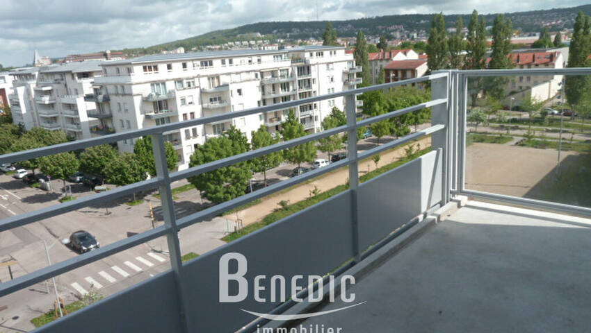 45589354j - Attribut alt par défaut.