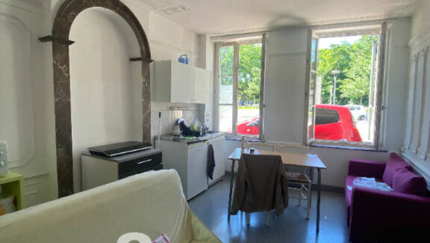 4254208a - Attribut alt par défaut.