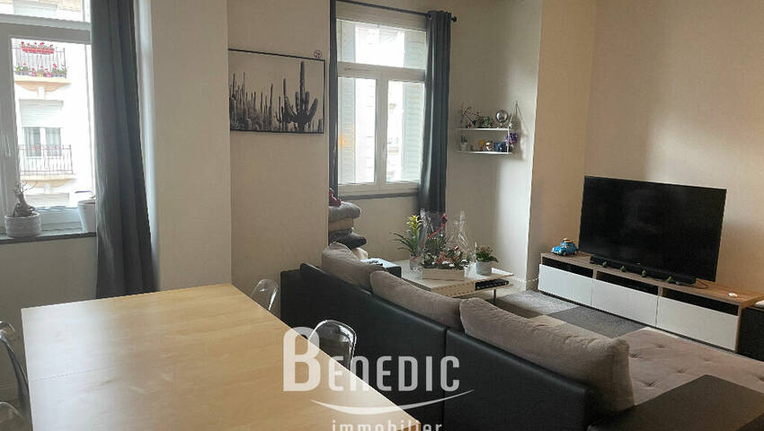 4247388b - Attribut alt par défaut.