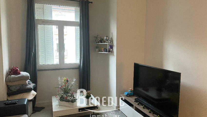 4247388d - Attribut alt par défaut.