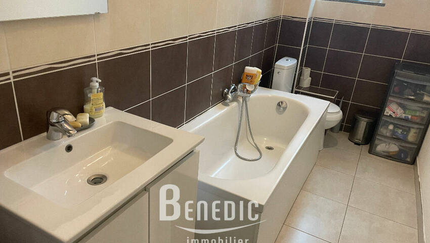 4247388j - Attribut alt par défaut.