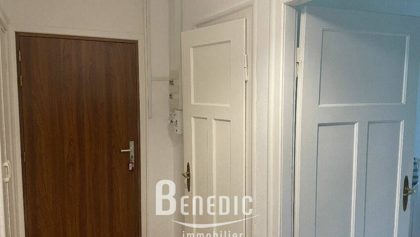 4247388l - Attribut alt par défaut.