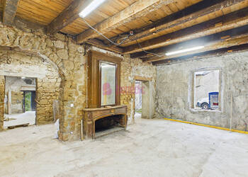 45832685b - Attribut alt par défaut.