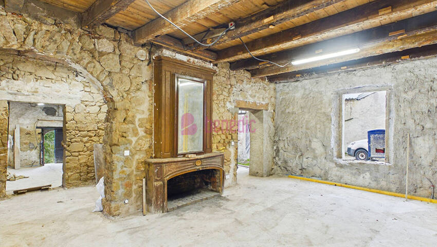 45832685b - Attribut alt par défaut.