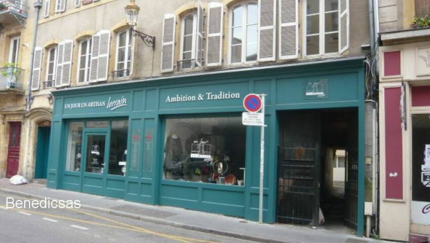 4253125d - Attribut alt par défaut.