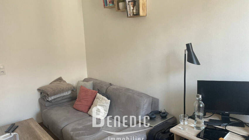 22392498b - Attribut alt par défaut.