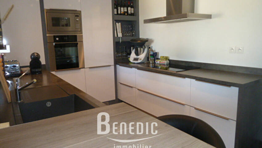 46024884b - Attribut alt par défaut.