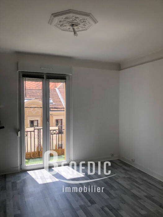 4246168d - Attribut alt par défaut.