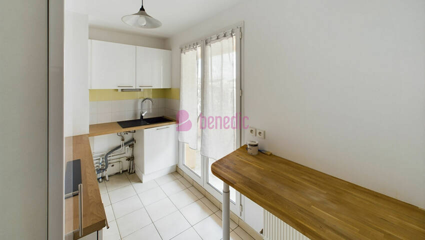 4255059c - Attribut alt par défaut.