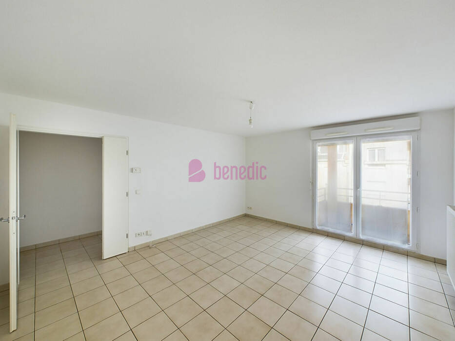 4255059d - Attribut alt par défaut.