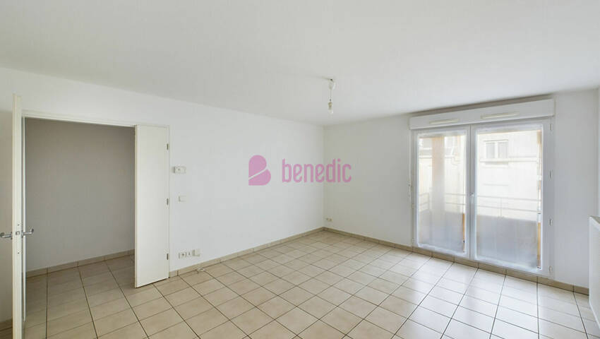 4255059d - Attribut alt par défaut.