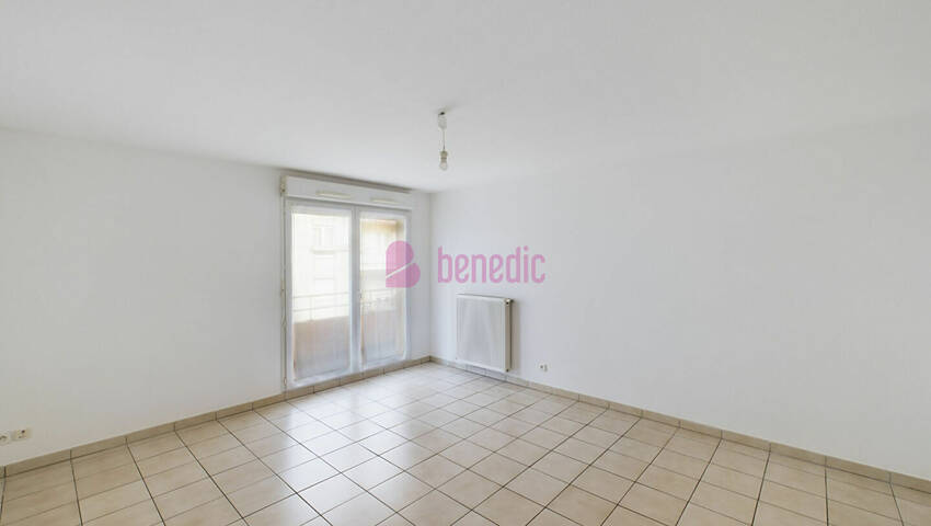 4255059e - Attribut alt par défaut.