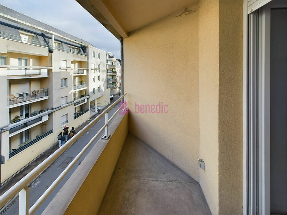 4255059g - Attribut alt par défaut.