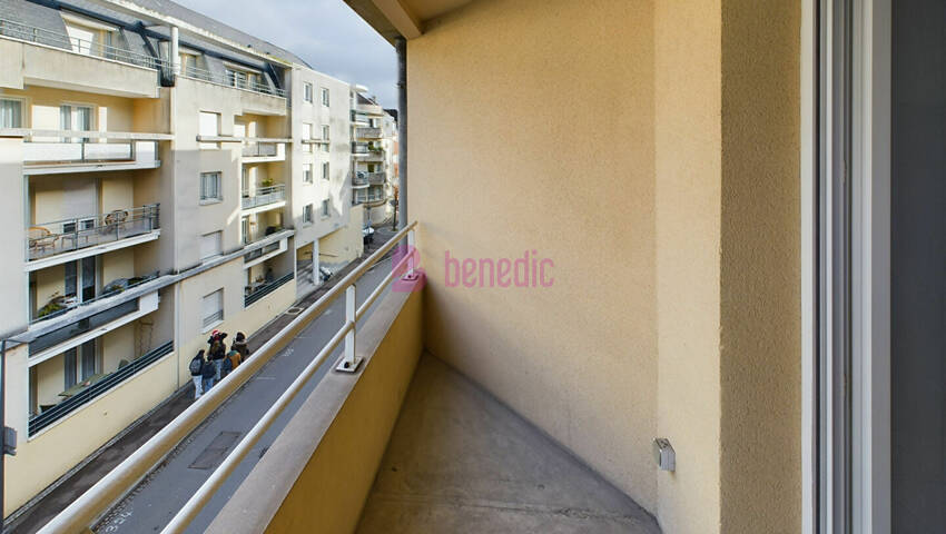 4255059g - Attribut alt par défaut.