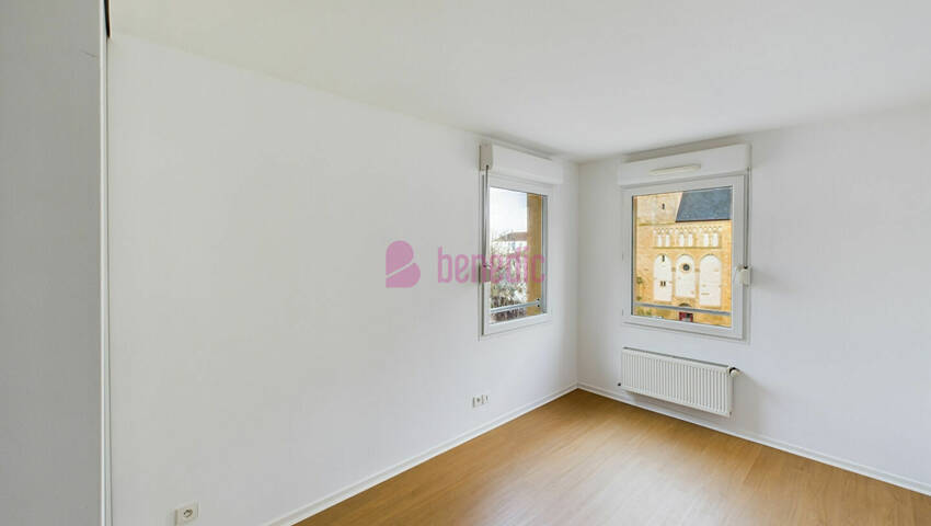 4255059j - Attribut alt par défaut.