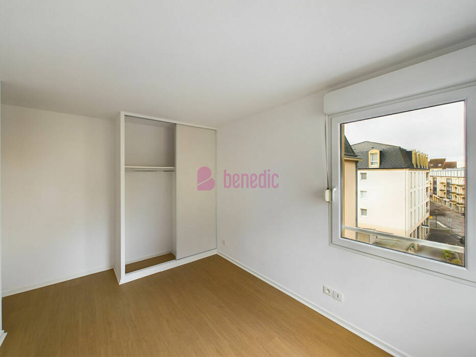 4255059k - Attribut alt par défaut.