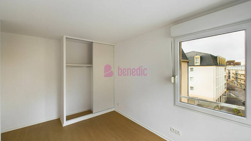 4255059k - Attribut alt par défaut.